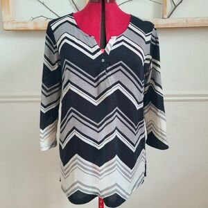 Black & Grey Chevron sweater - 3/4 Sleeve - Size Large